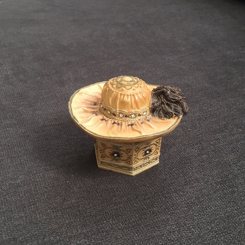 Vintage small earrings jewelry box 🧡👒🧡